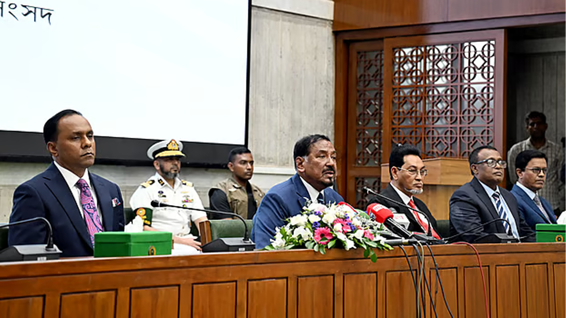 স্বাস্থ্যগত কারণে রাষ্ট্রপতি সাহাবুদ্দিনের পদত্যাগ, ভারপ্রাপ্ত রাষ্ট্রপতি স্পিকার হাফিজ উদ্দিন